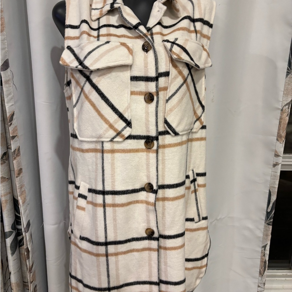 26 International Tan and Black Plaid Outerwear